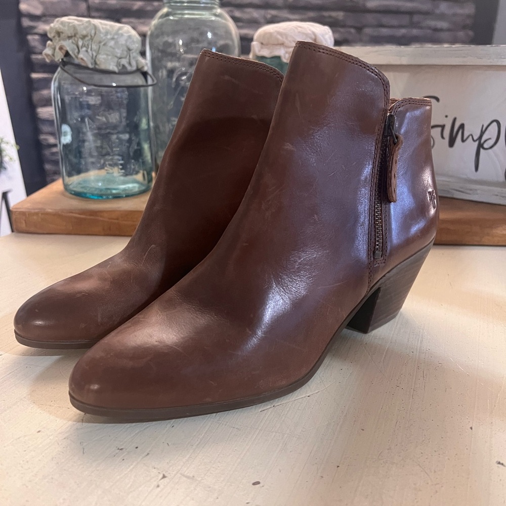 Frye leather ankle booties size 9